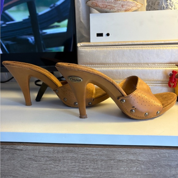 Elegant Tan Heeled Sandals - Picture 3 of 6